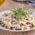 Salad with fried champignons, chicken and cheese