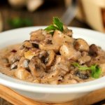 Champignons in creamy sauce. Recipes in the oven, in a frying pan with pasta, cheese, sour cream, chicken 