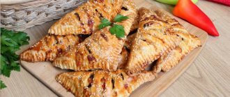 Puff pastries with mushrooms, tomatoes and cheese