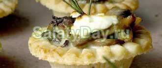Tartlets with goat cheese and mushrooms